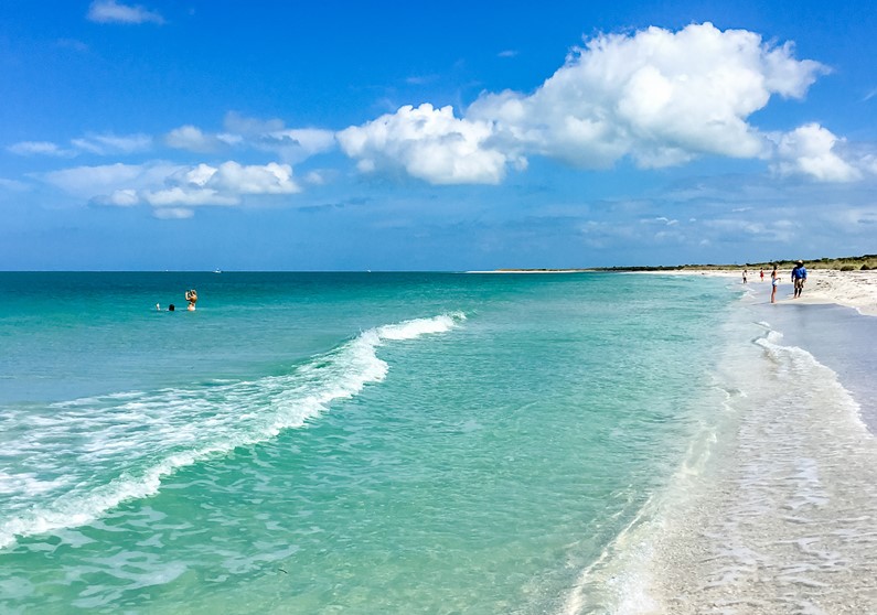 Fort Myers 3 Bedroom Vacation Duplex Rental with Pool